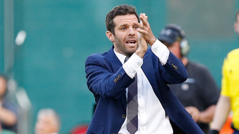 Ben Olsen claps his hands - 2014